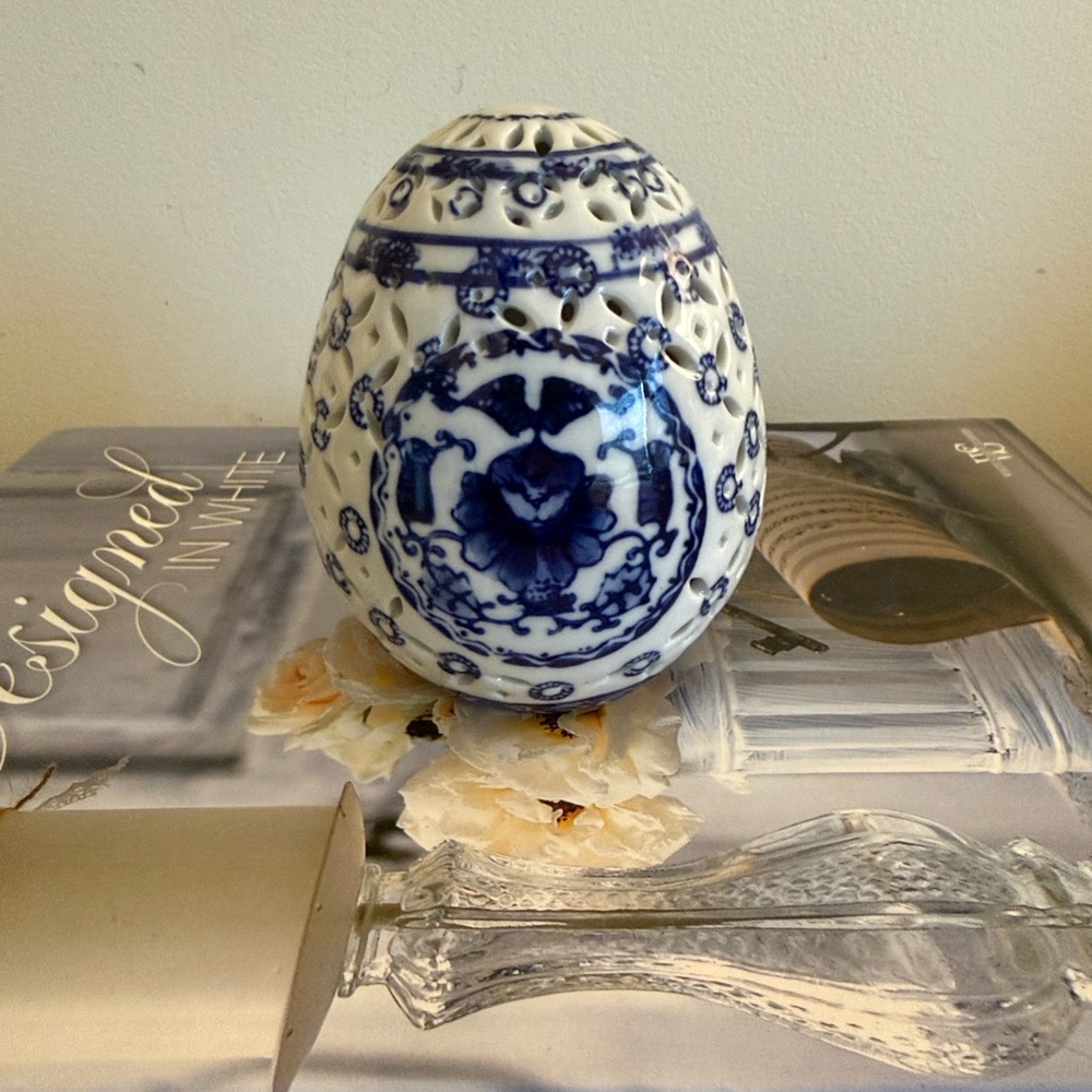 Bombay Porcelain Egg